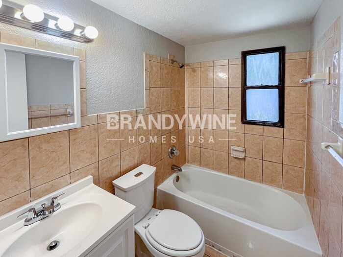 Building Photo - 3005 Dodge St