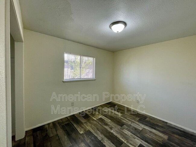 Building Photo - 1596 S 67th E Ave