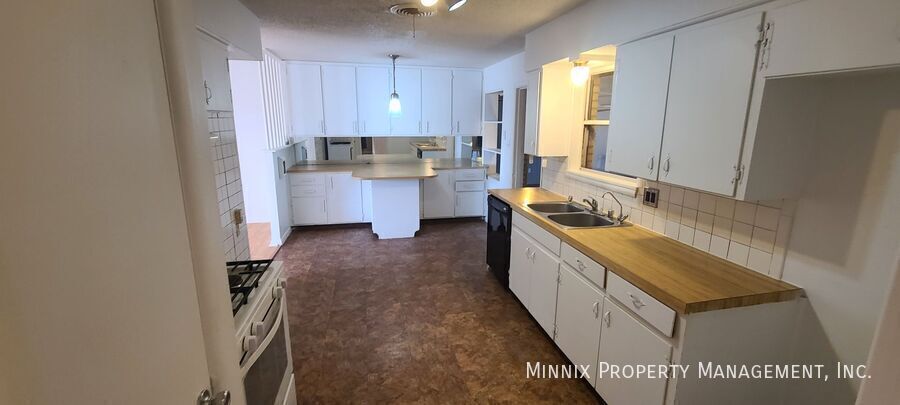 Building Photo - 210 N Glenwood Dr