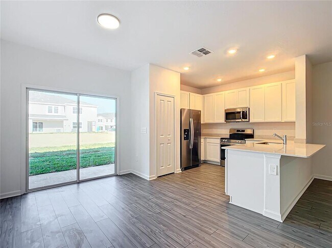 Building Photo - 4950 SW 81st Lp