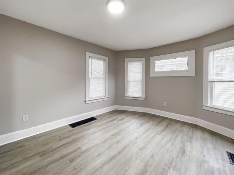 Building Photo - 196 N Burgess Ave