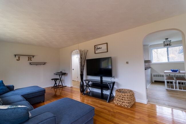 Building Photo - 149 Lakeside Blvd E