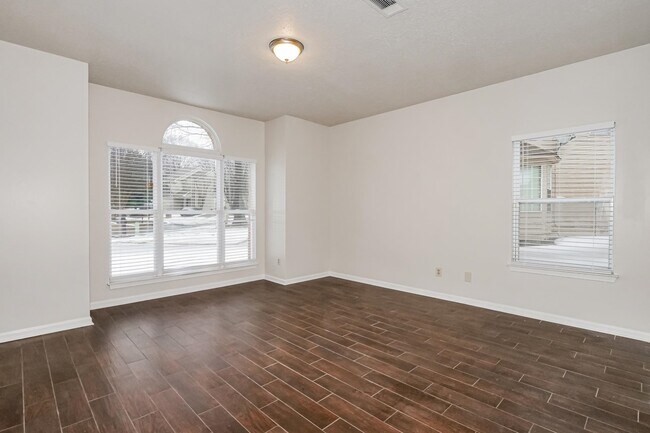 Building Photo - 7897 Bentwood Cir