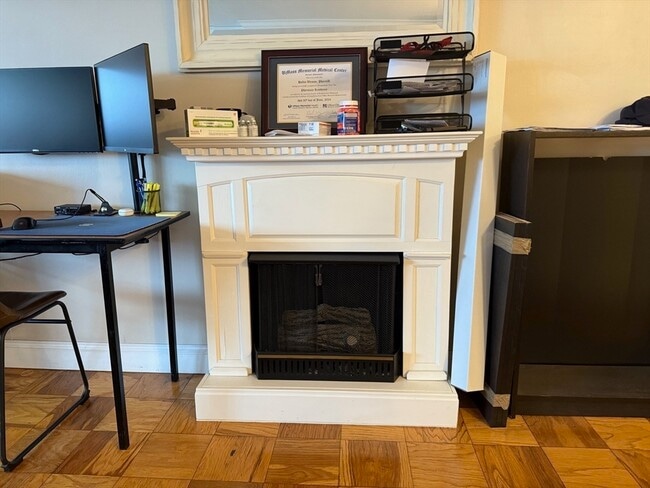 Building Photo - 2 Hawthorne Pl