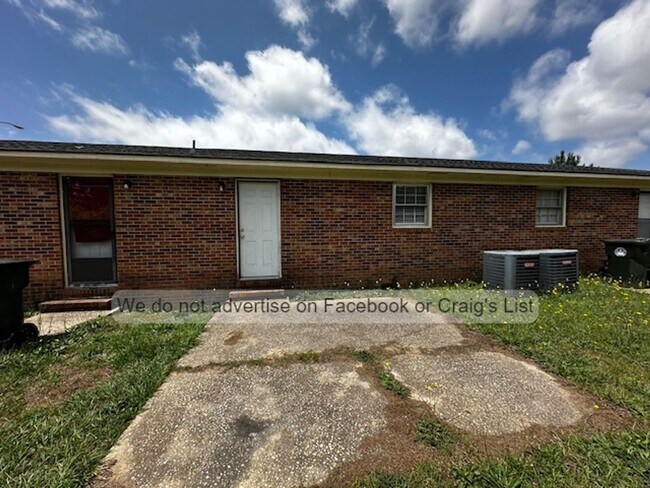Building Photo - Applecross Avenue 6434