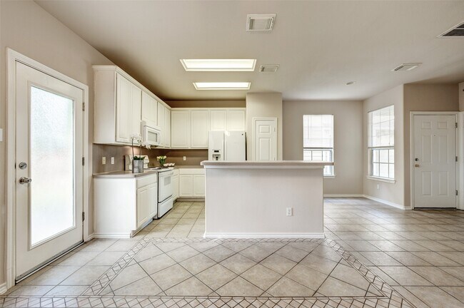 Building Photo - 16535 Cairngrove Ln