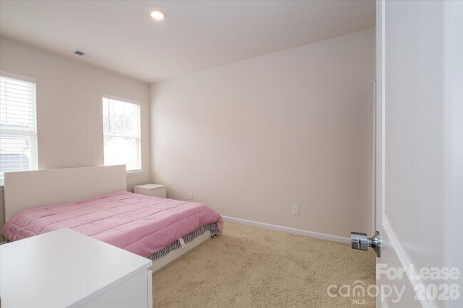 Building Photo - 6135 Snowy Egret Ave