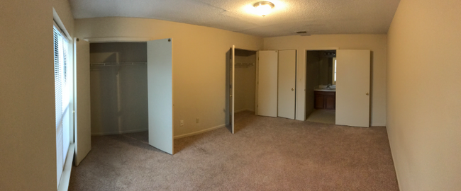 Building Photo - 2140 Fox Run Dr
