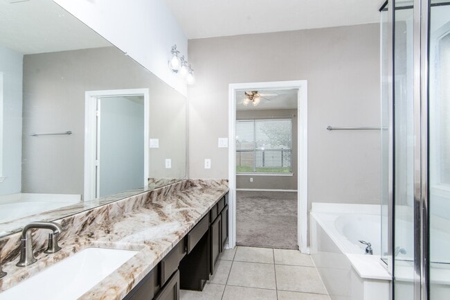 Building Photo - 22015 Field Green Dr