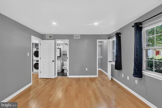 Building Photo - 7742 New Providence Dr