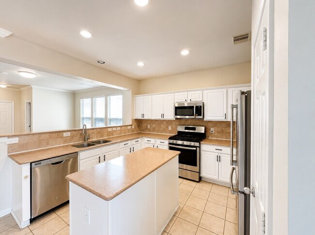 Building Photo - 13119 Stratford Skies Ln