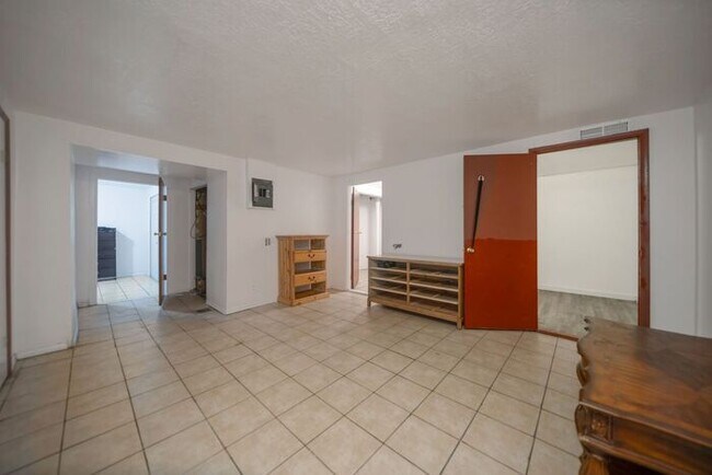 Building Photo - Remodeled Bungalow Style Home w/ Basement