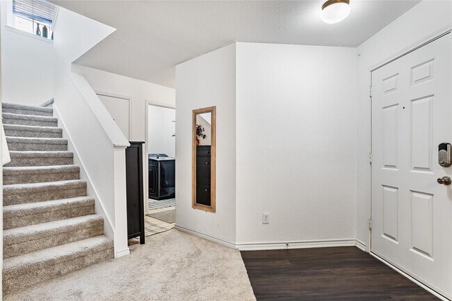 Building Photo - Spacious 3 Bedroom, 2.5 Bath Home Ready fo...