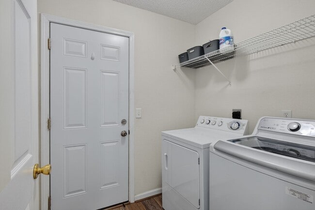 Building Photo - 3 Bedroom 2 Bathroom Single-family home in Port Wentworth - close to Savannah Airport, Savannah P...