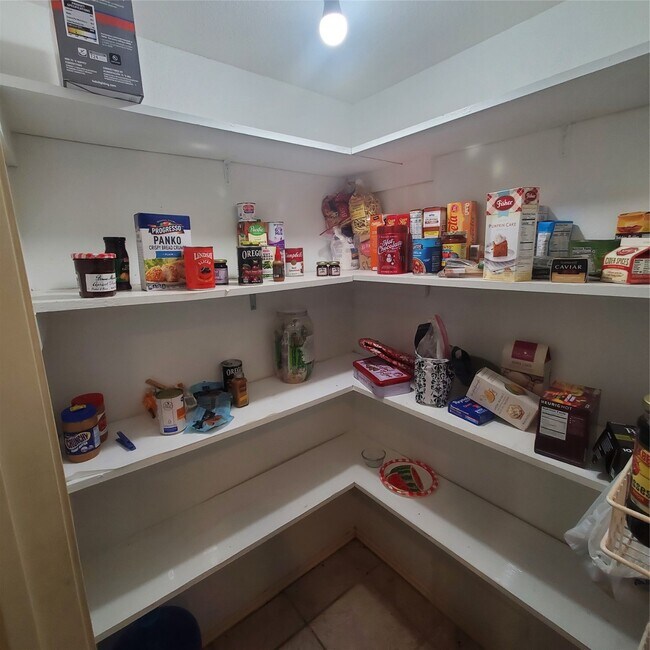 Building Photo - 726 Country Pl Dr