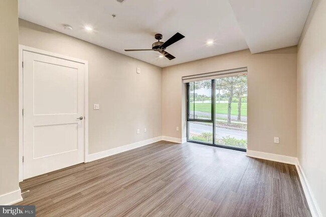 Building Photo - 145 Riverhaven Dr