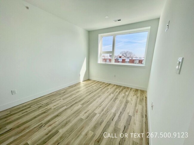 Building Photo - Perfect Location, Perfect Apartment. Visit...