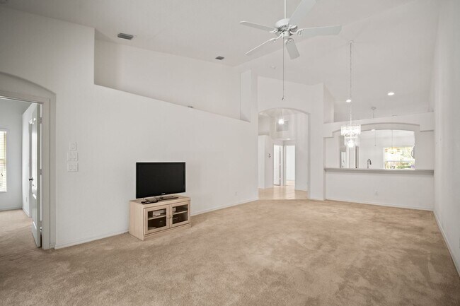 Building Photo - Beautiful Villas 3 beds 2 baths in a Gated...