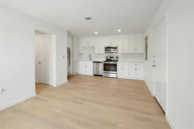 Building Photo - 1915 E Martin Luther King Jr Blvd