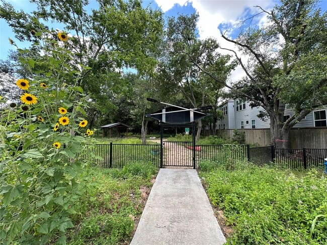 Building Photo - 6013 Cypress St