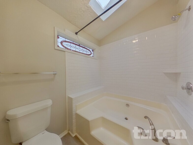 Building Photo - 1234 Shelton Way