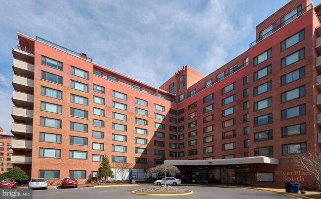 Building Photo - 1011 Arlington Blvd