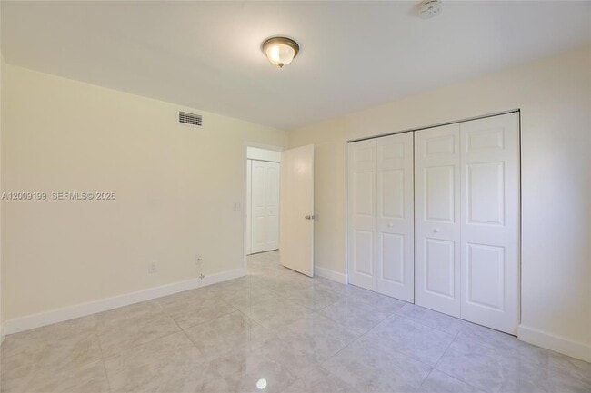 Building Photo - 20160 NE 3rd Ct