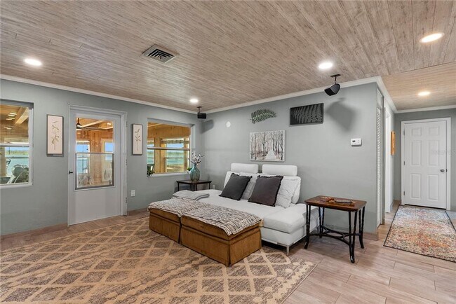 Building Photo - 830 CR 457