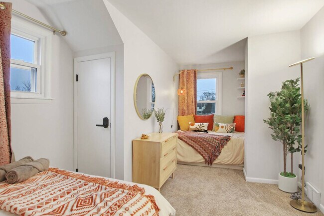 Building Photo - 1104 Elizabeth St