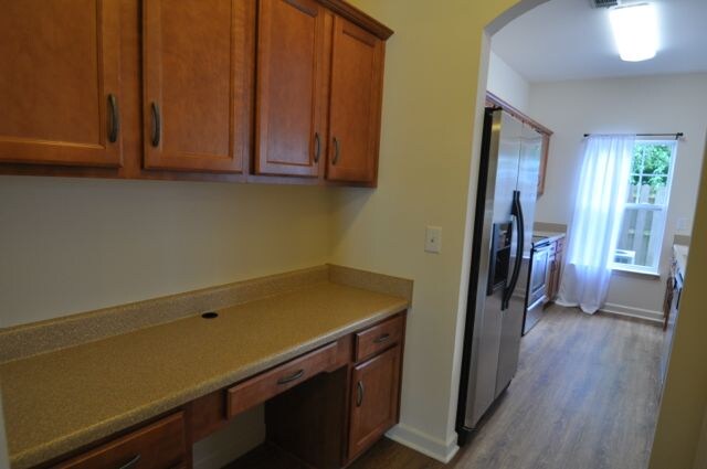 Butler/Office Space - 553 Rosedale Ave