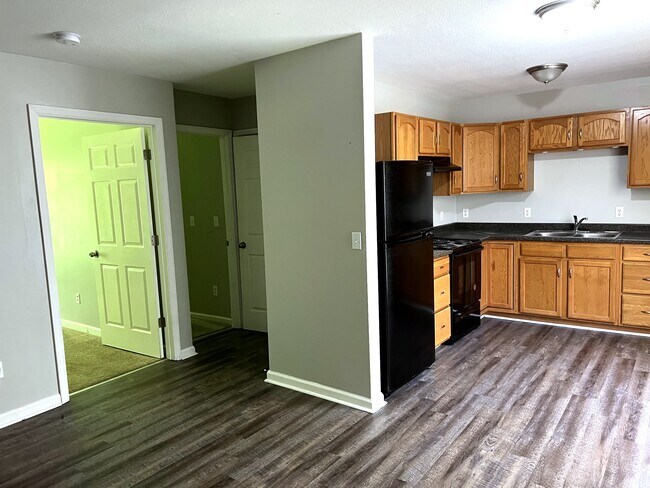 Building Photo - 800 Lullwater Rd