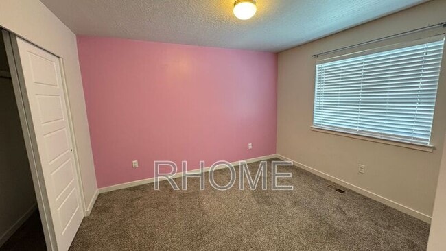 Building Photo - 164 N 450 W St