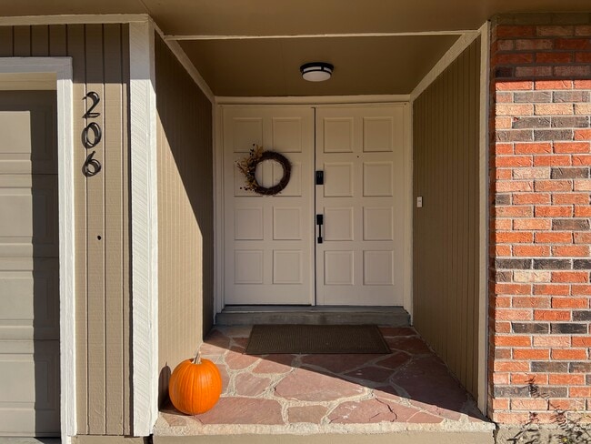 Building Photo - 206 Cypress Cir