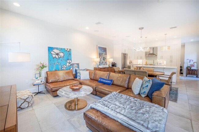 Building Photo - 536 4th Ave S