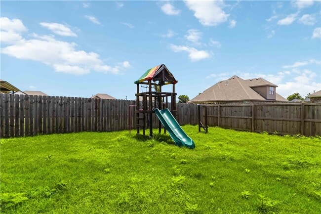 Building Photo - 931 E Skyline Lp
