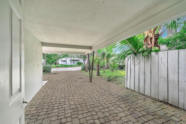 Building Photo - 726 N A St