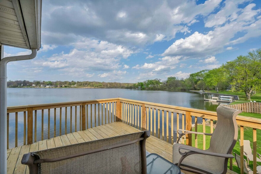 Building Photo - 829 Portage Lakes Drive