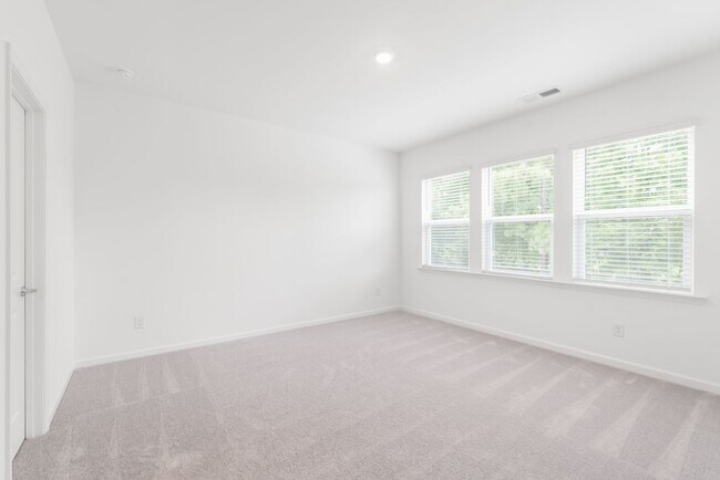 Building Photo - 302 Silver Fleet Dr