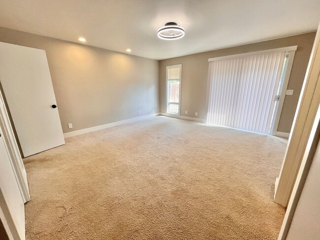 Building Photo - Newly Remodeled & Full of Character!