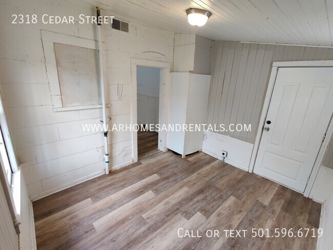 Building Photo - 2318 Cedar Street | $725 | 2 beds, 1 full ...