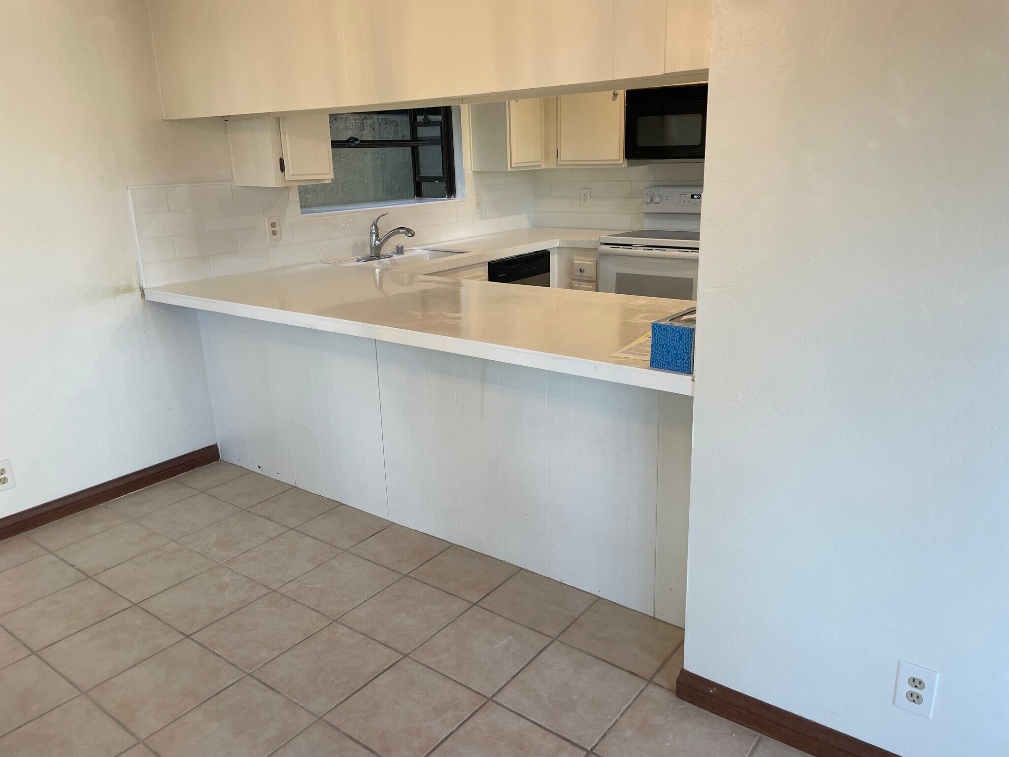 Building Photo - 7537 Jerez Ct