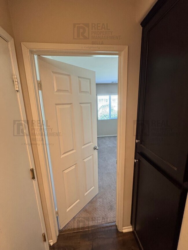 Building Photo - 31372 McKenna Ct