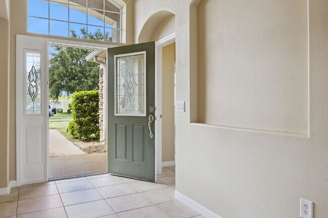 Building Photo - Spacious 3-Bedroom Gem with 2 Baths and 2238 Sq Ft of Comfort in Clermont!