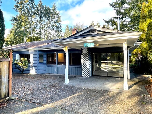 Primary Photo - Gig Harbor 3 bd, fully fenced yard, shop &...