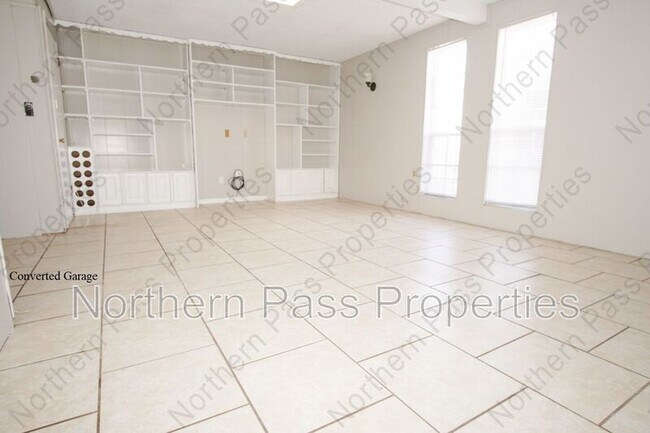 Building Photo - 10109 Milan St