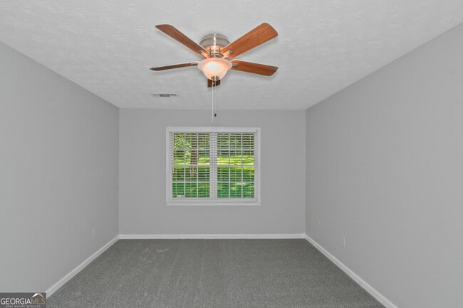 Building Photo - 213 Robin Ln