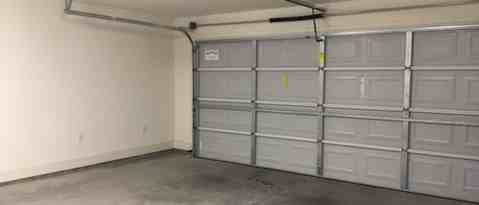 Building Photo - 208 E Jade Dr