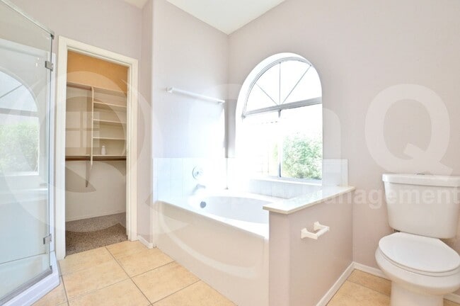Building Photo - 598 S Neely St