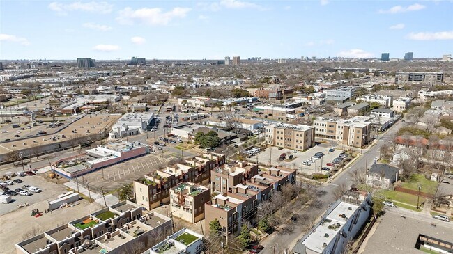 Building Photo - 5609 Lindell Ave