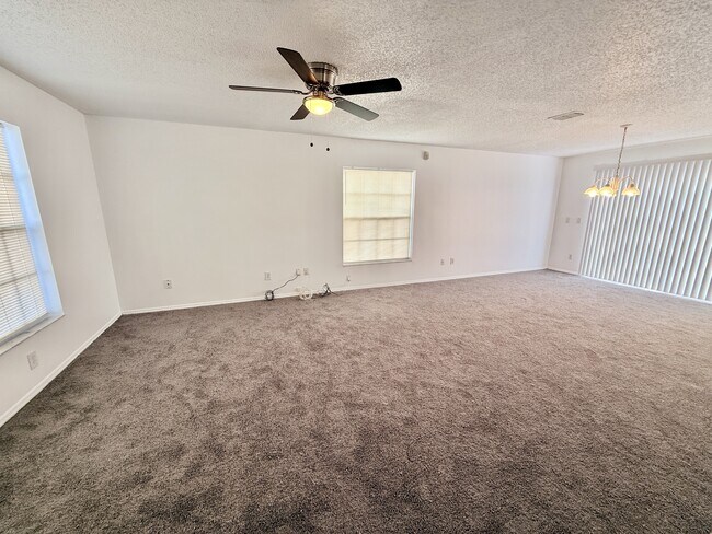 Building Photo - 3237 Fairfield Dr